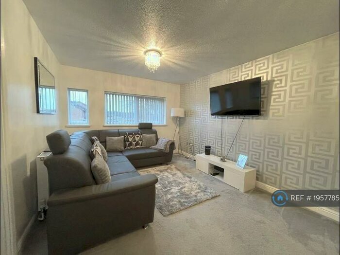 2 Bedroom Flat To Rent In Parkfield Drive, Birmingham, B36