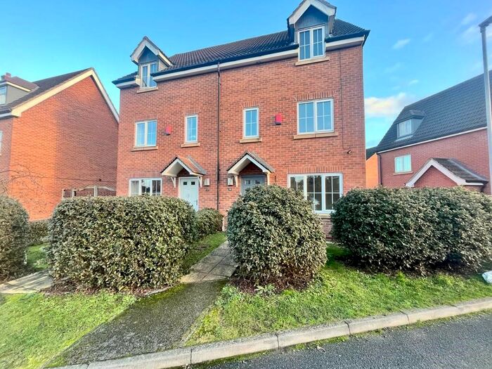 3 Bedroom Property To Rent In Irwin Road, Blyton, Gainsborough, DN21