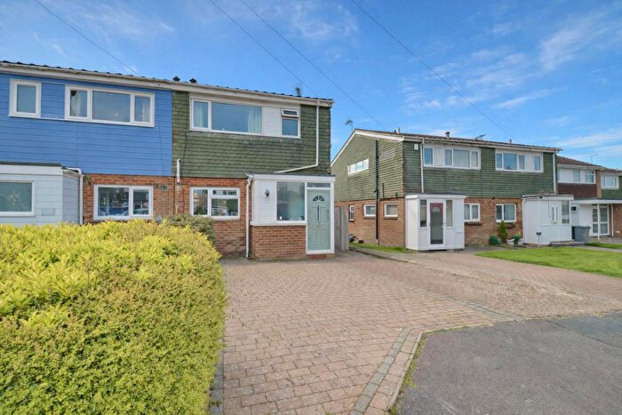 3 Bedroom Semi Detached House For Sale In Kings Road, Cowplain, Waterlooville, PO8