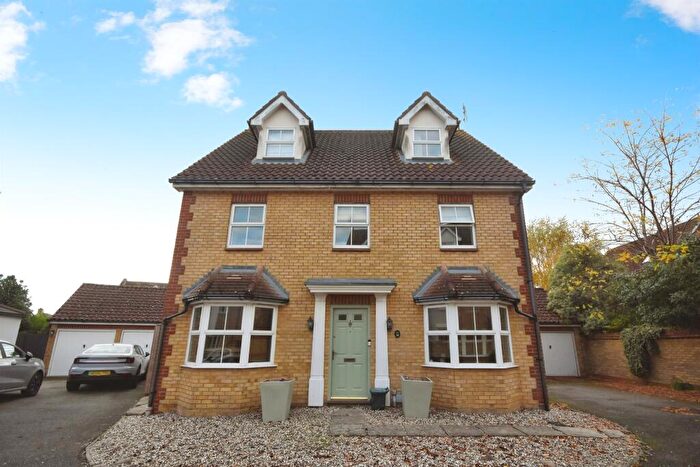 5 Bedroom Detached House For Sale In Wickham Crescent, Chelmsford, CM1