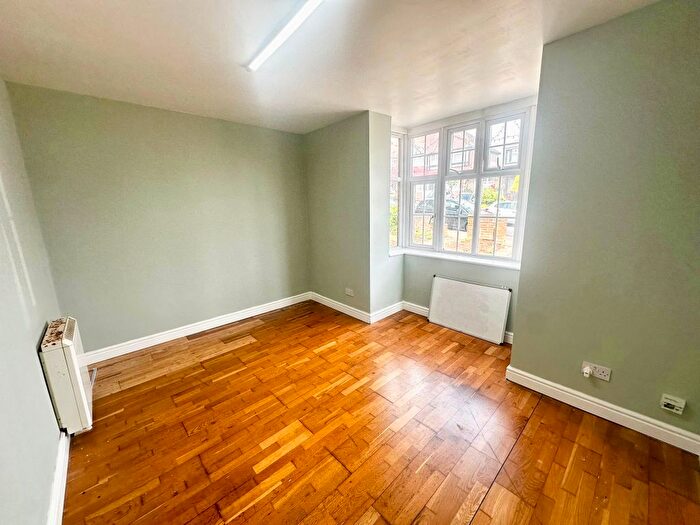 1 Bedroom Flat To Rent In Senlac Road, London, SE12