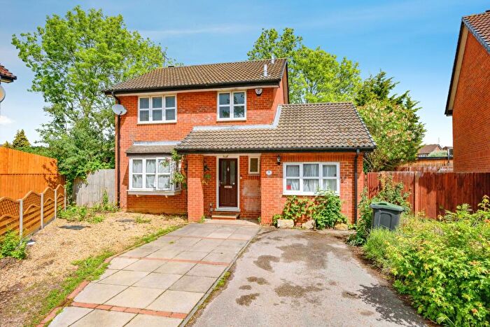 4 Bedroom Detached House For Sale In Catesby Green, Luton, Bedfordshire, LU3