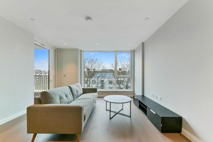 1 Bedroom Flat To Rent In Phoenix Court, Oval Village, London, SE11