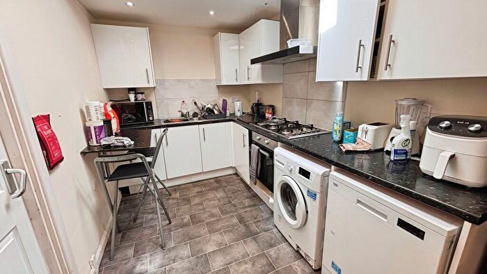 1 Bedroom Terraced House To Rent In Teversal Avenue, NG7