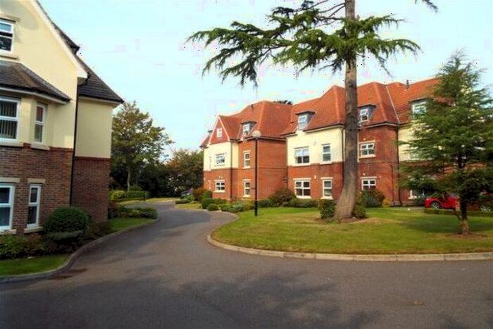 2 Bedroom Flat To Rent In The Dene, Poole, BH13