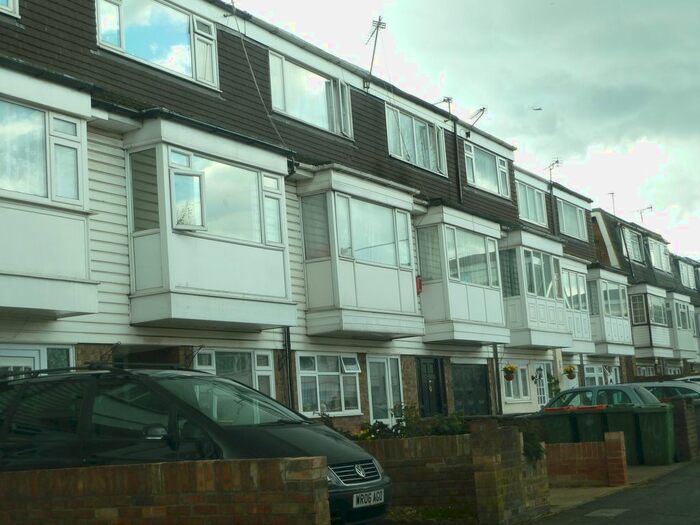 4 Bedroom Terraced House To Rent In Croombs Road, E16