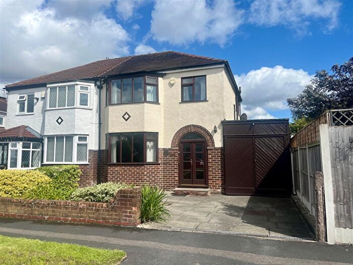 3 Bedroom Semi-Detached House For Sale In St. Leonards Drive, Timperley, Altrincham, WA15