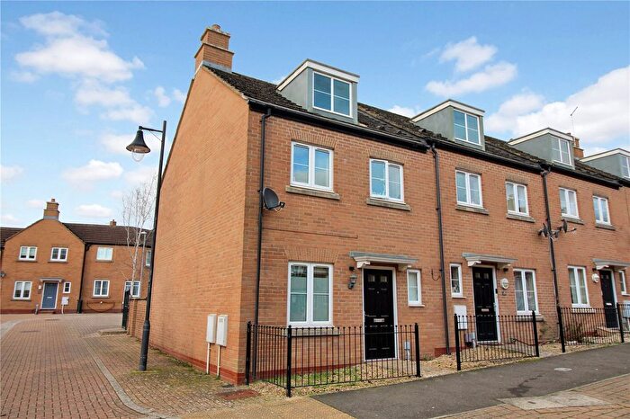 3 Bedroom End Of Terrace House For Sale In Millgrove Street, Swindon, Wiltshire, SN25