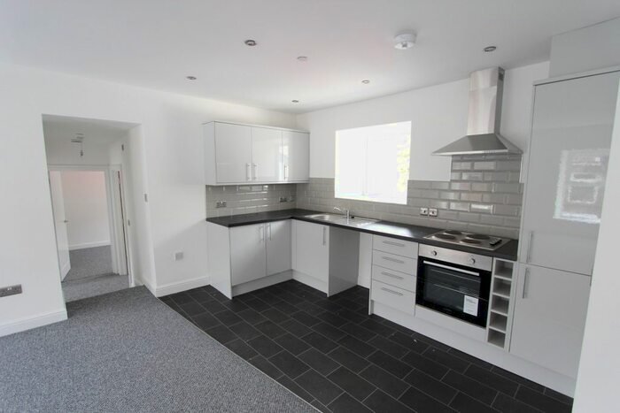 2 Bedroom Flat To Rent In Tylacelyn Road, Penygraig -, Tonypandy, CF40