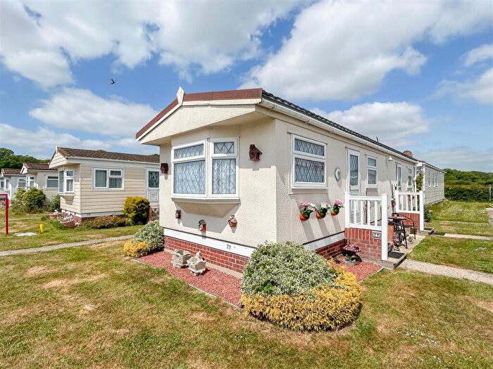 1 Bedroom Park Home For Sale In Meadowview Park St. Osyth Road, Little Clacton, Clacton-On-Sea, CO16
