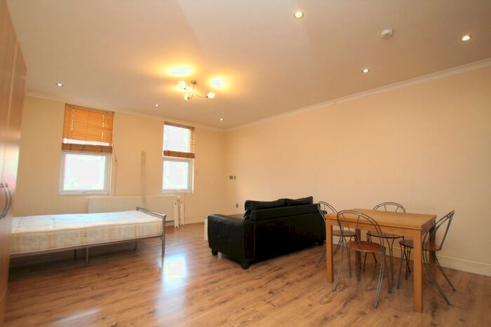 Studio To Rent In Barnett Street, Whitechapel, London, E1