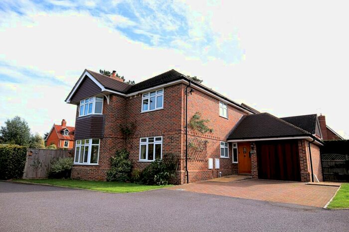4 Bedroom Detached House To Rent In Wargrave Road, Twyford, Berkshire, RG10