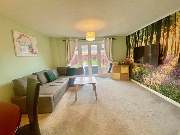 3 Bedroom Town House For Sale In Harn Road, Hampton Centre, Peterborough, PE7
