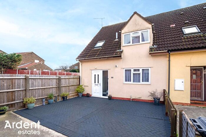 3 Bedroom End Of Terrace House For Sale In Churchill Rise, Chelmsford, CM1