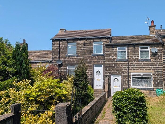 2 Bedroom Terraced House For Sale In Ferncliffe Road, Bingley, BD16