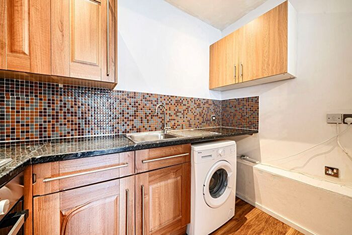 1 Bedroom Flat To Rent In Earls Court, London, SW5
