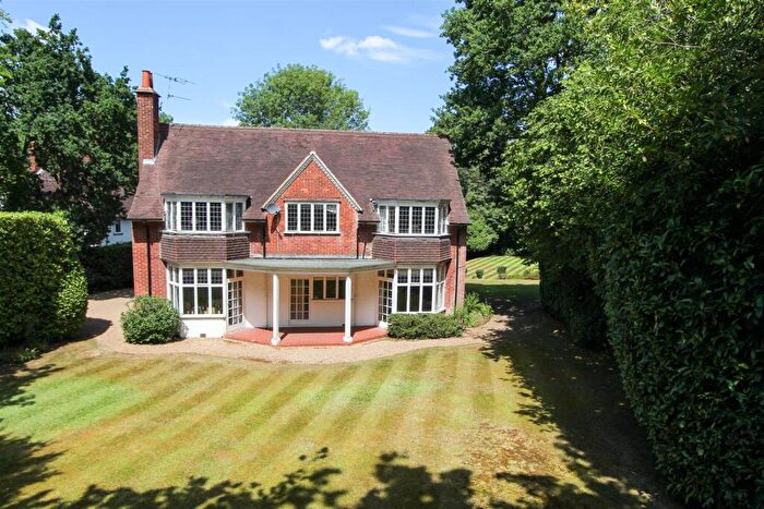 5 Bedroom Detached House For Sale In Waterhouse Lane, Kingswood, KT20