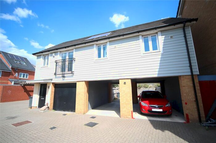2 Bedroom Flat To Rent In The Chase, Grays, Essex, RM20