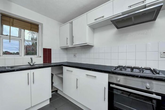 1 Bedroom Flat To Rent In Spring Grove, Mitcham, CR4