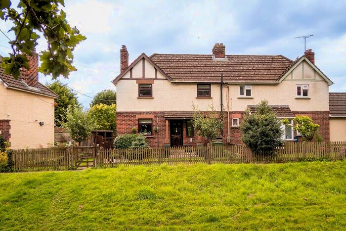 3 Bedroom Semi-Detached House For Sale In Clanna Lane, Alvington, Lydney, GL15