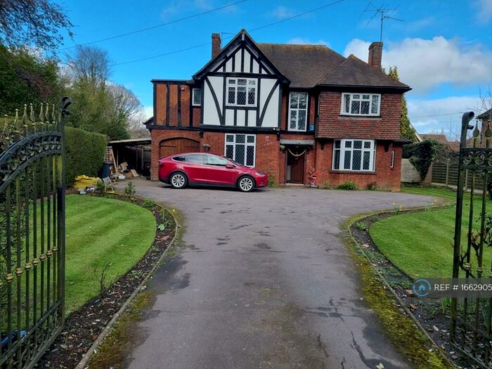 4 Bedroom Detached House To Rent In London Road, Luton, LU1