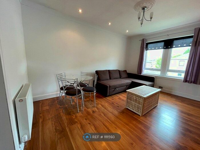 2 Bedroom Flat To Rent In Schawpark Avenue, Sauchie, Alloa FK10