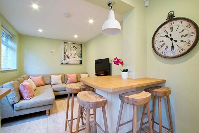 6 Bedroom Terraced House To Rent In Newstead Grove, Nottingham, NG1