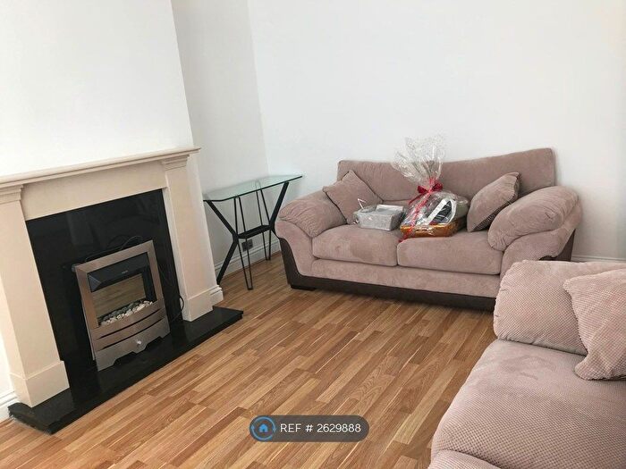 3 Bedroom Terraced House To Rent In Charnwood Road, Bradford, BD2