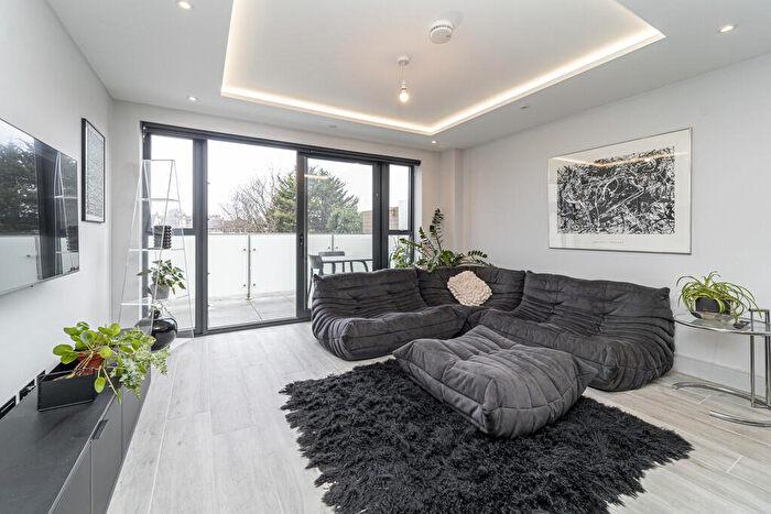 2 Bedroom Apartment For Sale In Tottenham Lane, Crouch End, N8