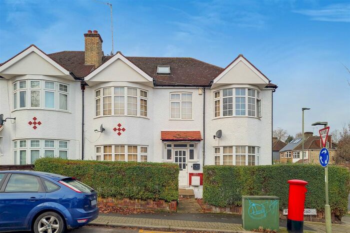 4 Bedroom Terraced House To Rent In Ashurst Road, North Finchley London N12
