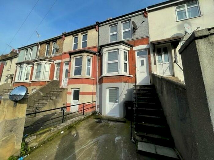 3 Bedroom House To Rent In Luton Road, Chatham, ME4
