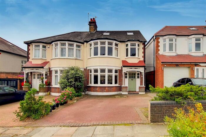 4 Bedroom Semi-Detached House To Rent In Beechdale, Winchmore Hill, N21