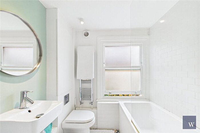 2 Bedroom Apartment For Sale In Thurlow Hill, London, SE21