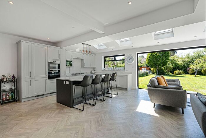 5 Bedroom Semi-detached House For Sale In The Drive, Fetcham, KT22