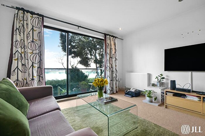 2 Bedroom Apartment For Sale In Watersmeet Place, Green Lanes, N4