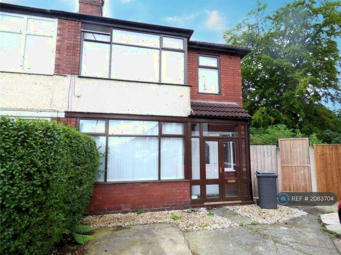 3 Bedroom Semi-Detached House To Rent In Woodlands, Failsworth, Manchester, M35