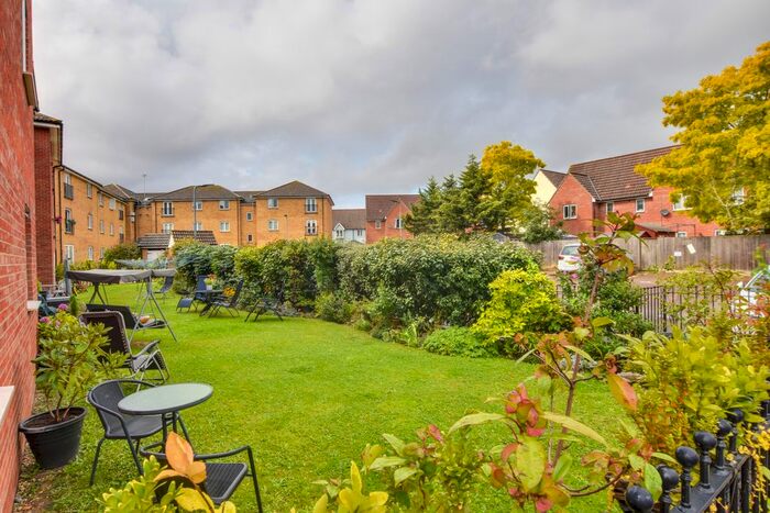 2 Bedroom Flat For Sale In Willow Road, Dunmow, CM6