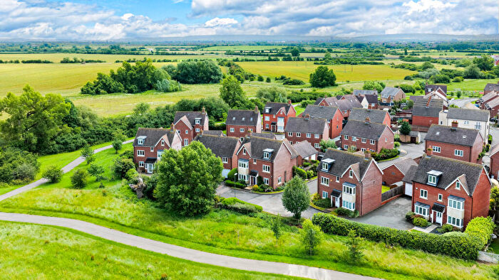 5 Bedroom Detached House For Sale In Jupiter Close, Berryfields, Aylesbury, HP18