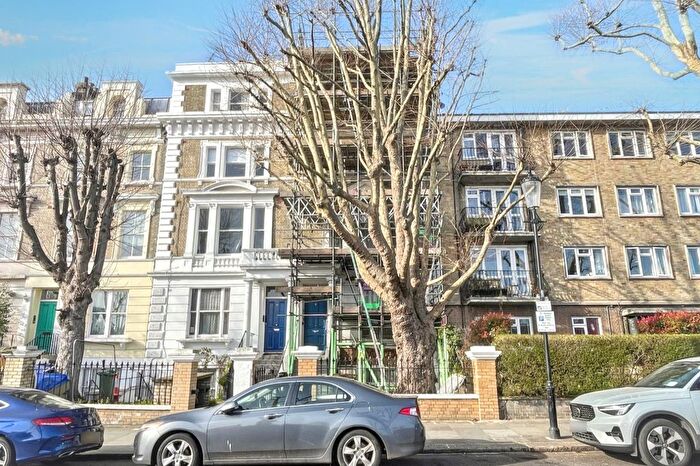1 Bedroom Flat For Sale In Cambridge Gardens, London, W10