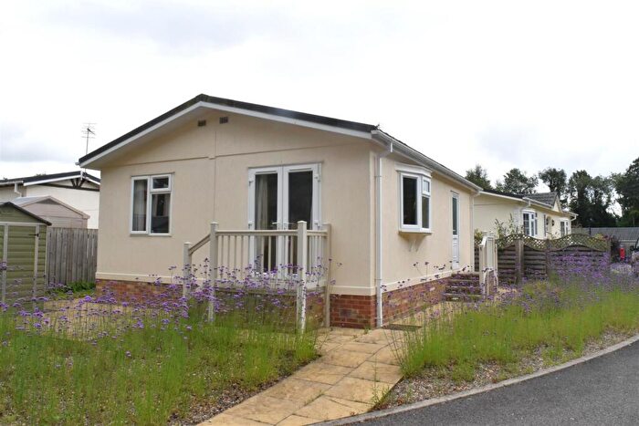 2 Bedroom Park Home For Sale In Aldermans Meadow, Harrogate Road, Ripon, HG4