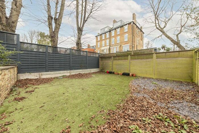 2 Bedroom Flat To Rent In Fitzjohns Avenue, London, NW3
