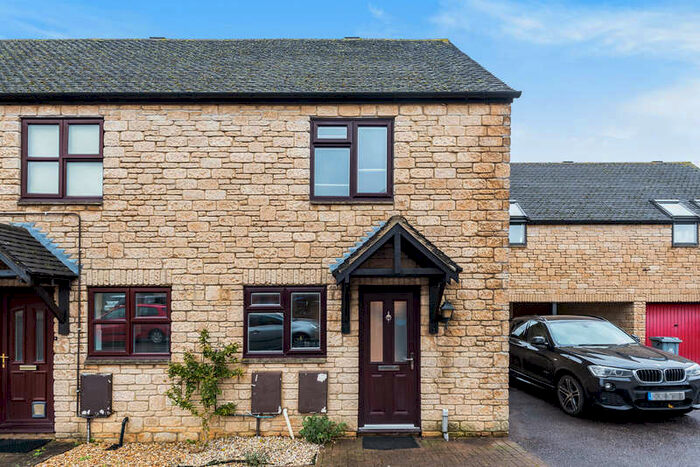 2 Bedroom End Of Terrace House To Rent In Campden Close, Witney, OX28
