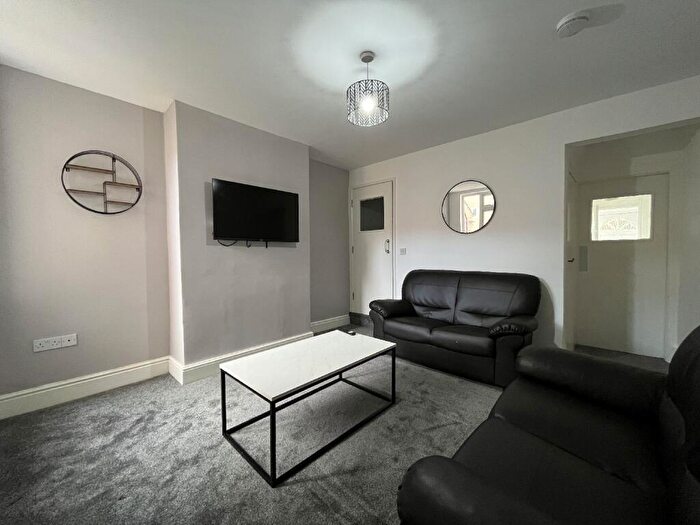 4 Bedroom House To Rent In City Road, Beeston, Nottingham, Nottinghamshire, NG9