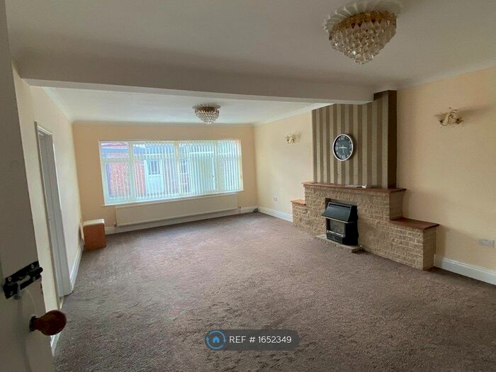 3 Bedroom Detached House To Rent In Aldermans Drive, Peterborough, PE3