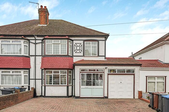 3 Bedroom Semi-Detached House For Sale In Georgia Road, Thornton Heath, CR7