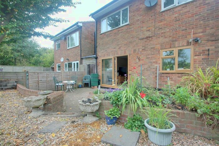 2 Bedroom Flat For Sale In Marsworth Road, Pitstone, LU7