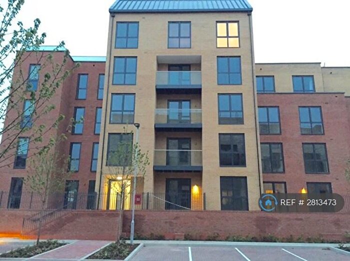 2 Bedroom Flat To Rent In Hallington Court, Edgware, HA8