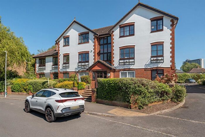1 Bedroom Flat For Sale In Lenelby Road, Surbiton, KT6