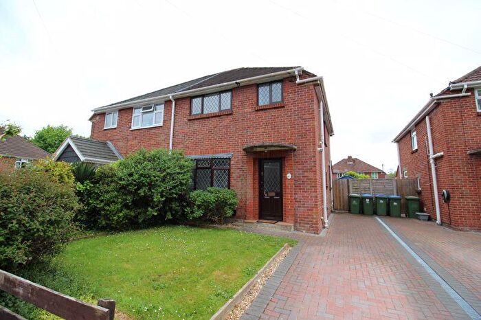 3 Bedroom Semi-Detached House To Rent In Sunningdale Gardens, Bitterne, SO18