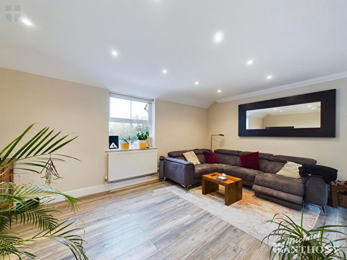 2 Bedroom Flat For Sale In Alder Road, Weston Turville, Aylesbury, Buckinghamshire, HP22